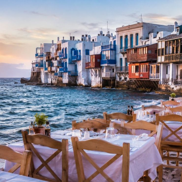Gastronomic experiences in Mykonos: What to taste and where